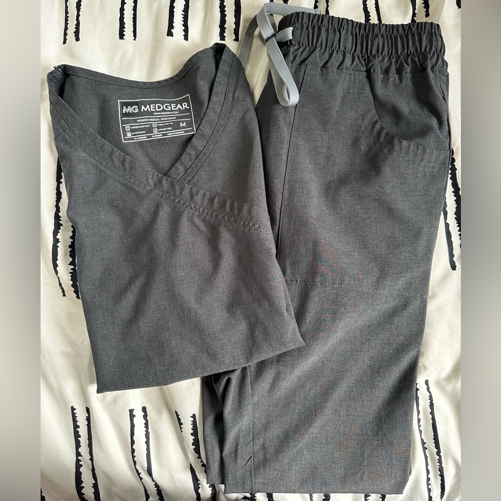 Medgear| BNWOT Scrub Set